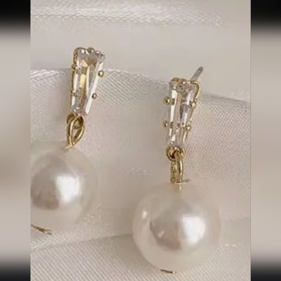 18k Gold Plated Crystal Pearl Dangle Drop Earrings - Picture 6 of 6